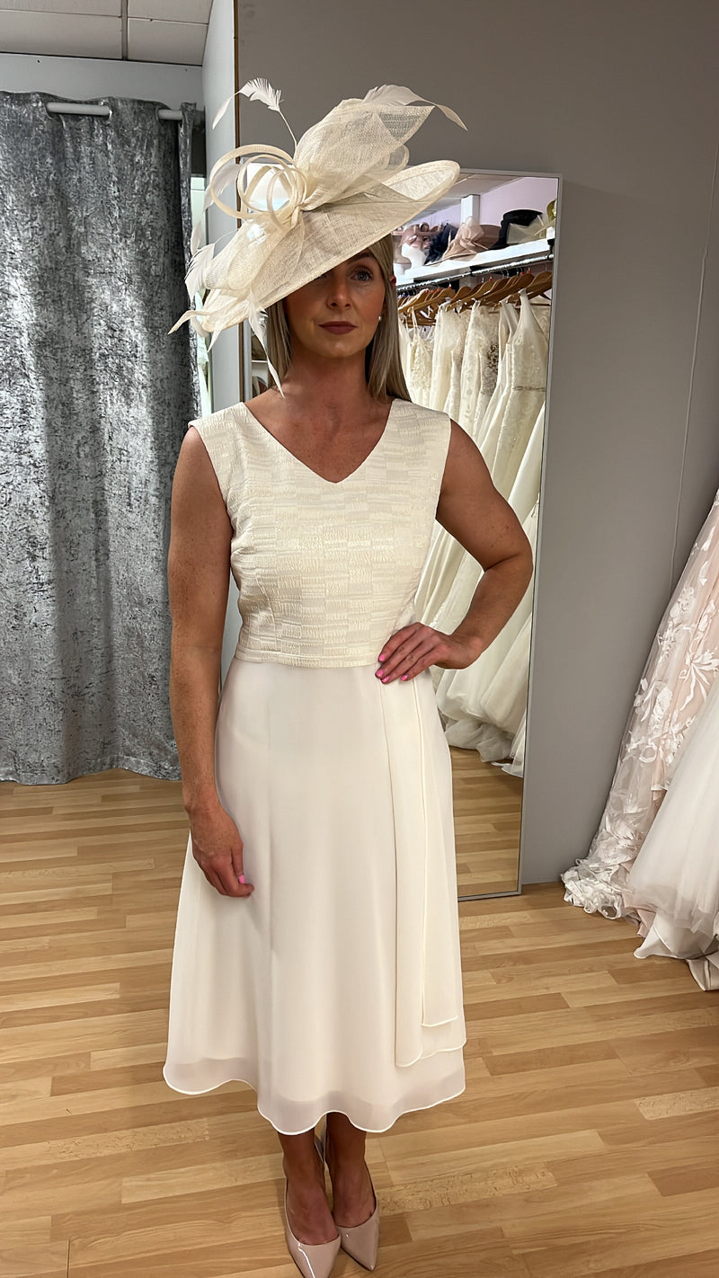 Lizabella Ivory Mother Of The Bride/Groom Size 12