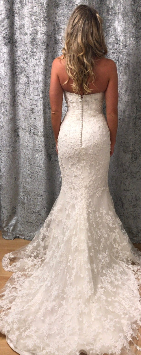 Benjamin Roberts Ivory Wedding Dress Size 8