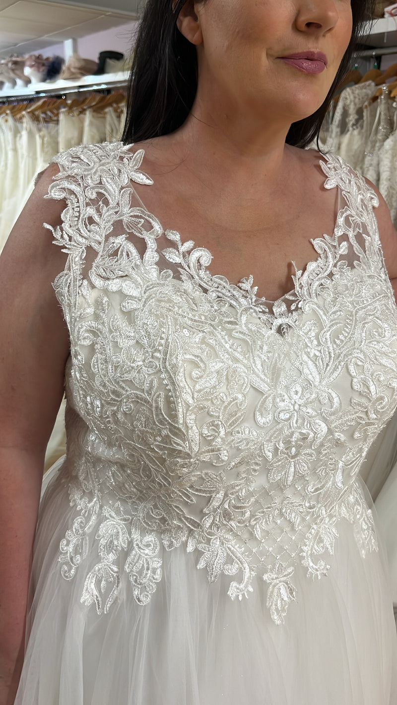 Hilary Morgan Ivory Wedding Dress Size 26 New