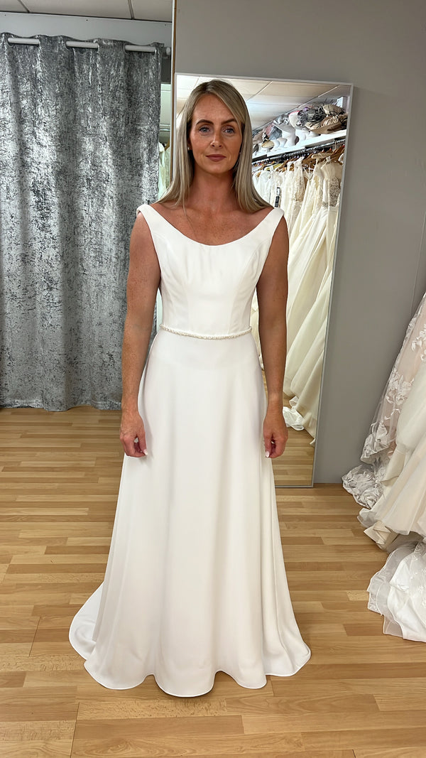 Suzanne Neville Darya Ivory Wedding Dress Size 10