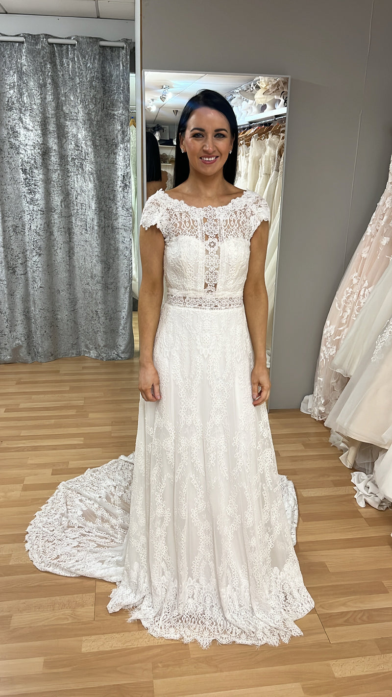 Pronovias Mia Ivory Wedding Dress Size 8