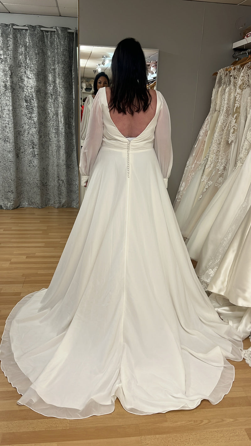 Sincerity 44264 Ivory Wedding Dress Size 24 New