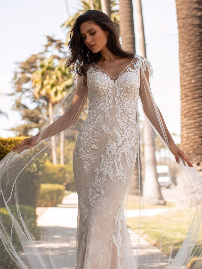Pronovias Dehaven Ivory Wedding Dress Size 18 With Cape