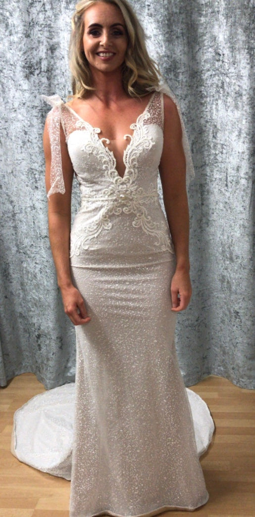 Julie Vino Romanzo Wedding Dress Size 10